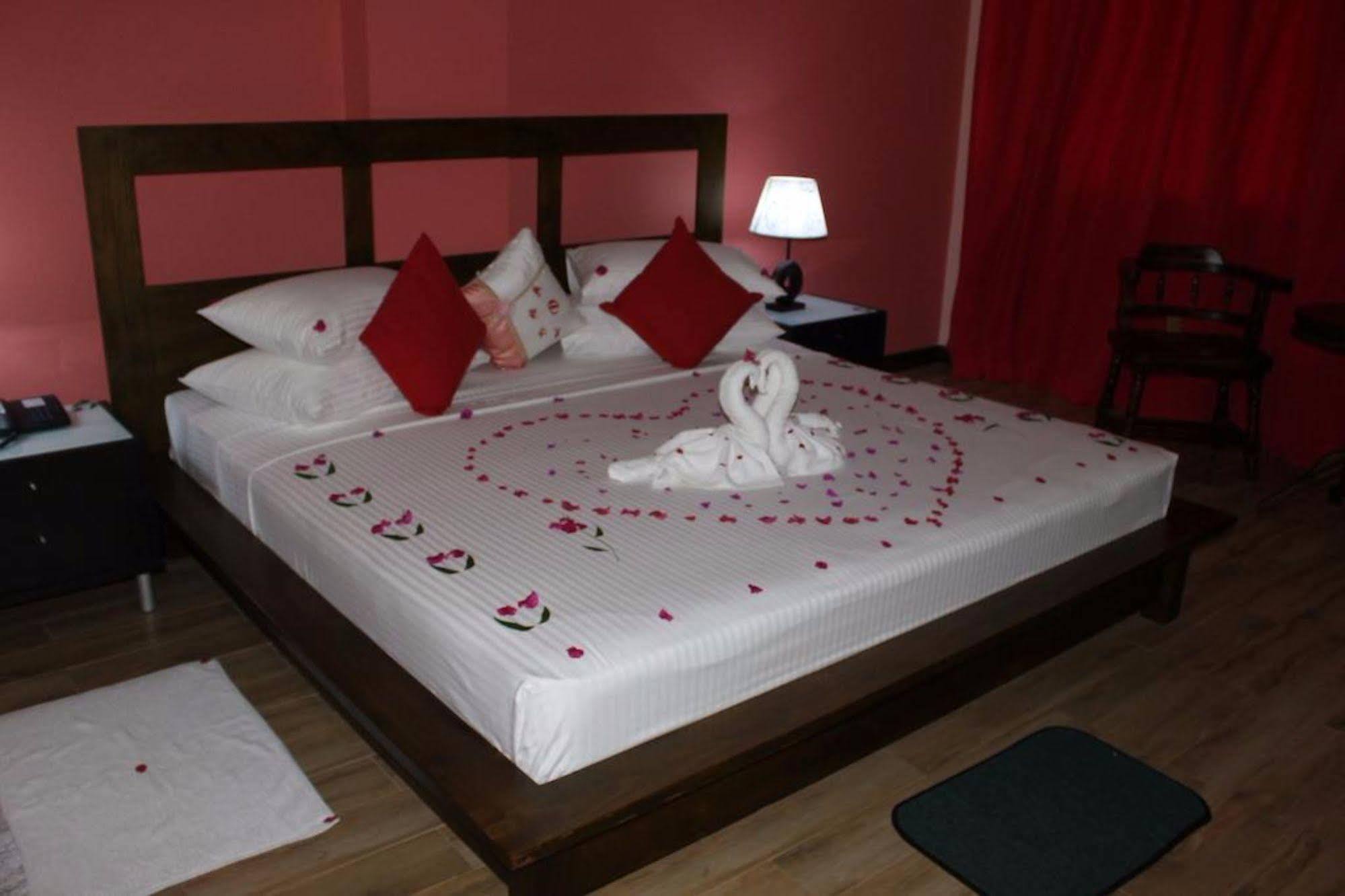 Hotel East Lagoon Batticaloa Bagian luar foto