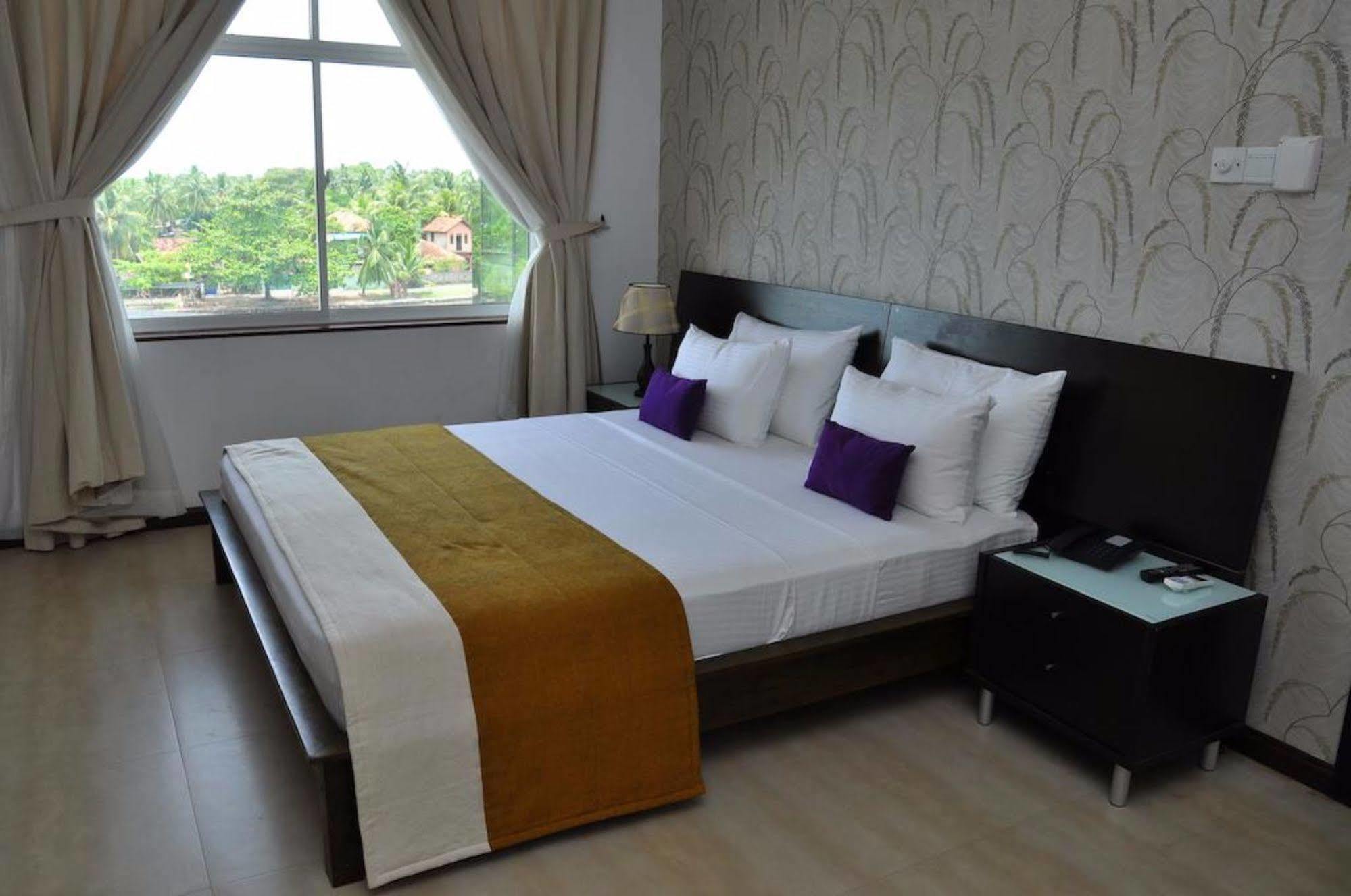 Hotel East Lagoon Batticaloa Bagian luar foto